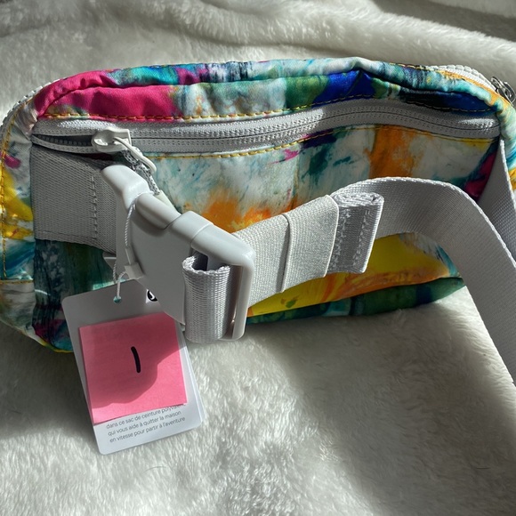 NWT Lululemon everywhere belt bag no limits multi color white paint 🎨 #1 - Picture 3 of 3